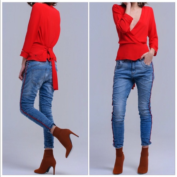 🆕Medium Blue High-Waist Straight-Leg  Skinny Boyfriend Jeans With Red Piping - Picture 4 of 5